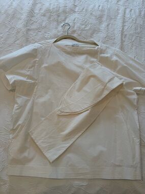 Minimalist White Short-Sleeve Cotton Blouse
